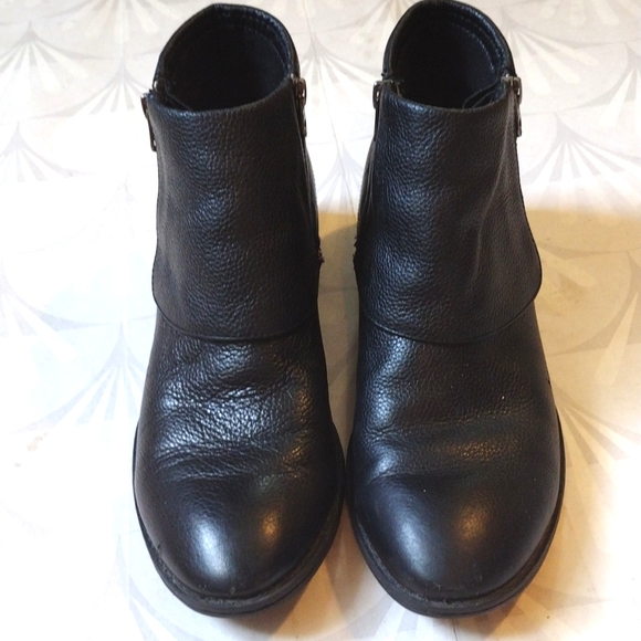 B.o.c. Pebbled Black Leather Fold-Over Boot - Picture 2 of 8